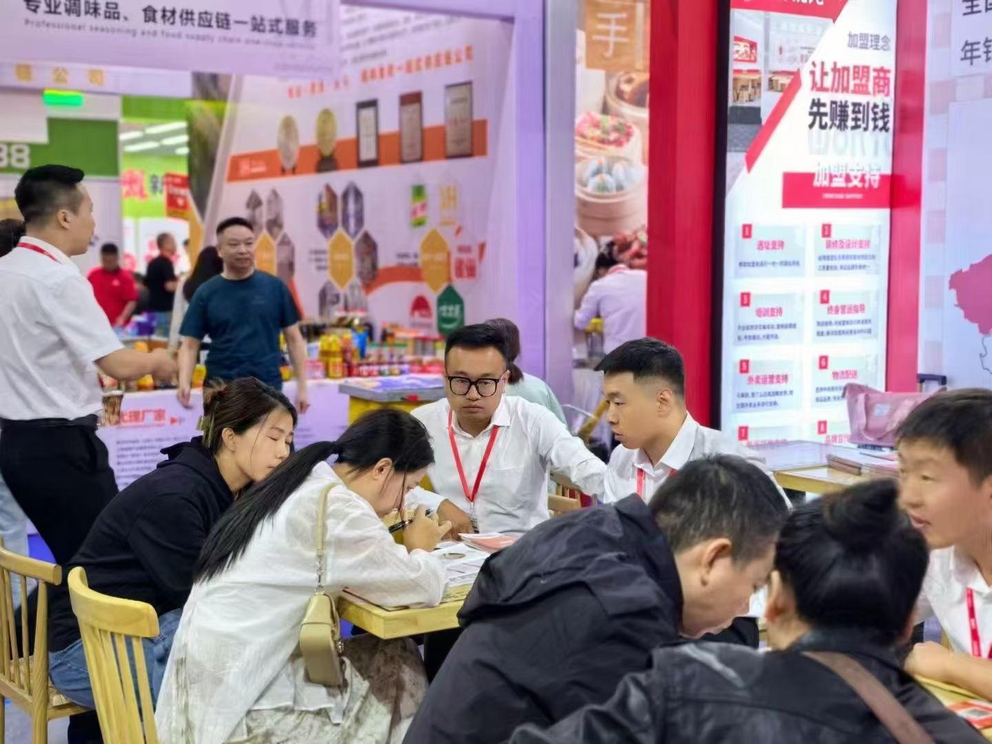 选择南京中式快餐品牌加盟，创业者应该考虑哪些？