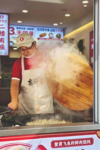上海餐饮店加盟需要考虑哪些关键因素？